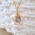 Collier avec pendentif étoile en plaqué or et perle contenant vos mèches de cheveux