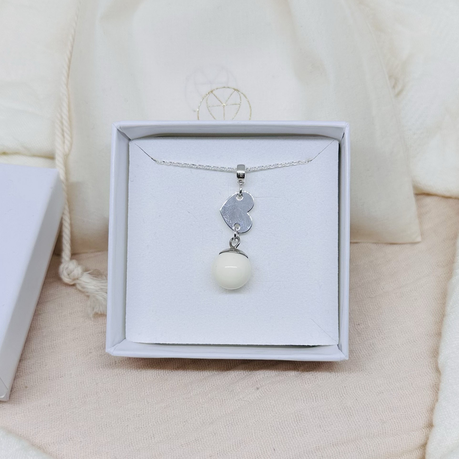 Collier Argent Avec Pendentif Coeur Et Perle - Bijou Féminin D'Occasion