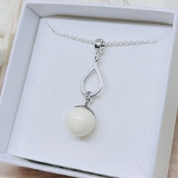Collier avec pendentif goutte ajourée et perle contenant votre lait maternel et/ou mèches de cheveux C45