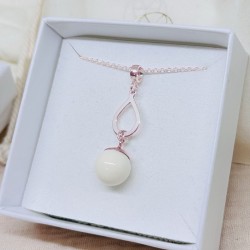Collier avec pendentif goutte ajourée doré à l'Or rose et perle contenant votre lait maternel et/ou mèches de cheveux C45