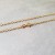 Collier simple doré à l'Or contenant contenant vos mèches de cheveux