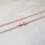 Collier simple doré à l'Or rose contenant contenant vos mèches de cheveux