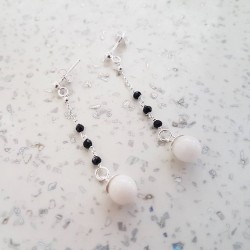 Boucle d'oreille pendante avec perles noires et perle contenant votre lait maternel et/ou mèches de cheveux