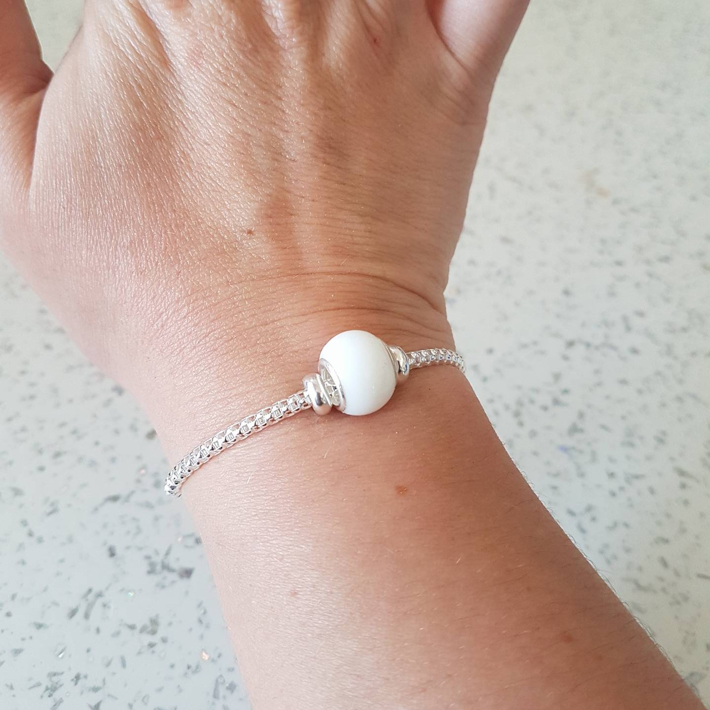 Bracelet réglable type Pandora et perle contenant votre lait maternel