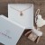 Collier simple doré à l'Or rose contenant contenant vos mèches de cheveux